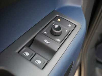2025 Volkswagen ID. Buzz, $57780. Photo 5