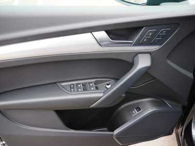 2025 Audi Q5, $49650. Photo 5