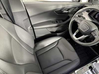 2025 Audi Q7, $63998. Photo 9