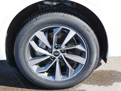 2022 Audi Q5, $29798. Photo 9