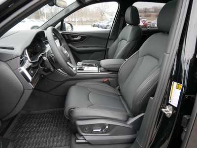 2025 Audi Q7, $82690. Photo 5