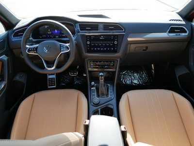2024 Volkswagen Tiguan, $35641. Photo 10
