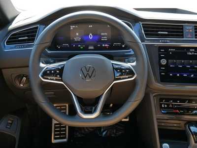 2024 Volkswagen Tiguan, $35641. Photo 12