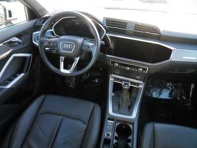 2022 Audi Q3, $30000. Photo 9