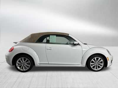 2014 Volkswagen Beetle, $17998. Photo 8