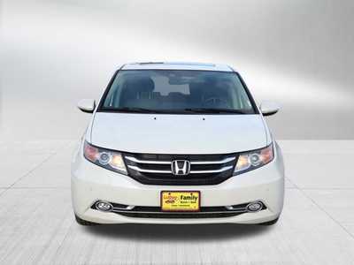 2017 Honda Odyssey, $17498. Photo 2