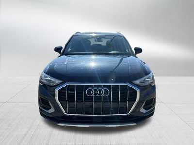 2020 Audi Q3, $20000. Photo 2