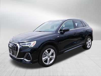 2022 Audi Q3, $32198. Photo 3