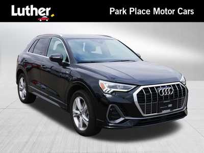 2022 Audi Q3, $32198. Photo 1