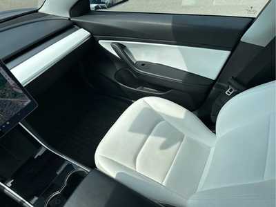 2019 Tesla Model 3, $21998. Photo 11