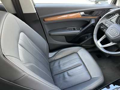 2021 Audi Q5, $30000. Photo 9