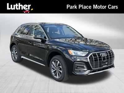 2021 Audi Q5, $30000. Photo 1