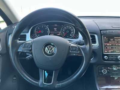 2016 Volkswagen Touareg, $23998. Photo 12