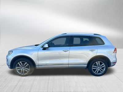 2016 Volkswagen Touareg, $23998. Photo 4