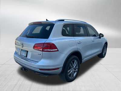 2016 Volkswagen Touareg, $23998. Photo 7