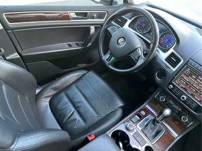 2016 Volkswagen Touareg, $23998. Photo 9
