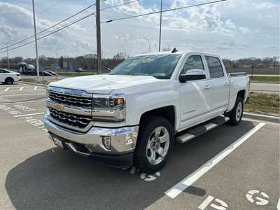 2018 Chevrolet 1500 Crew Cab, $27998. Photo 3