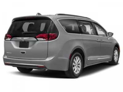 2020 Chrysler Pacifica, $23998. Photo 2