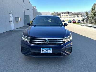2022 Volkswagen Tiguan, $25000. Photo 2