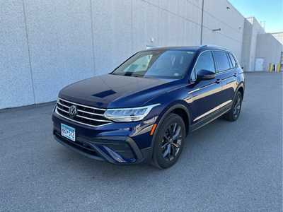 2022 Volkswagen Tiguan, $25000. Photo 3