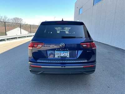 2022 Volkswagen Tiguan, $25000. Photo 6