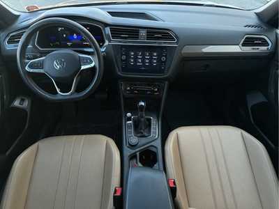 2022 Volkswagen Tiguan, $25000. Photo 7
