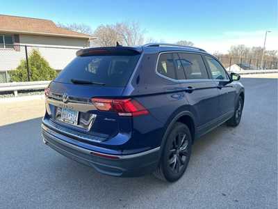 2022 Volkswagen Tiguan, $25000. Photo 8