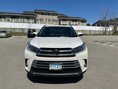2017 Toyota Highlander, $23998. Photo 2