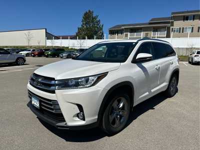 2017 Toyota Highlander, $23998. Photo 3