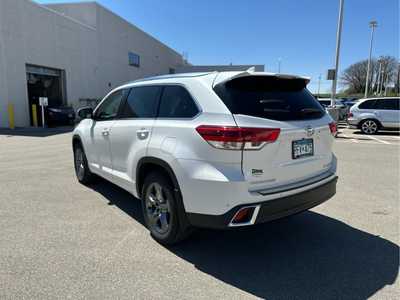 2017 Toyota Highlander, $23998. Photo 5