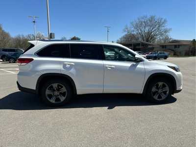 2017 Toyota Highlander, $23998. Photo 8