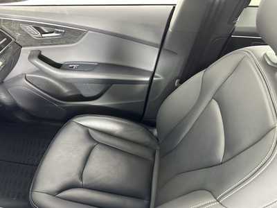 2021 Audi Q8, $40000. Photo 11