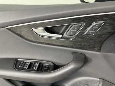 2021 Audi Q8, $40000. Photo 12