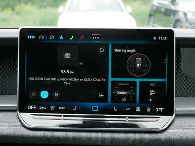 2025 Volkswagen Tiguan, $30216. Photo 9