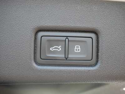 2025 Audi Q5, $59176. Photo 6