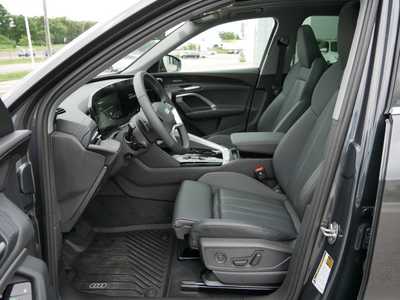 2025 Audi Q5, $59176. Photo 6