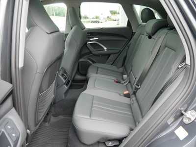 2025 Audi Q5, $59176. Photo 8