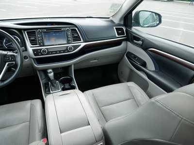 2014 Toyota Highlander, $20398. Photo 11