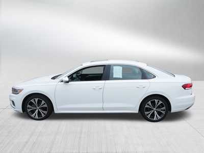 2021 Volkswagen Passat, $17998. Photo 4