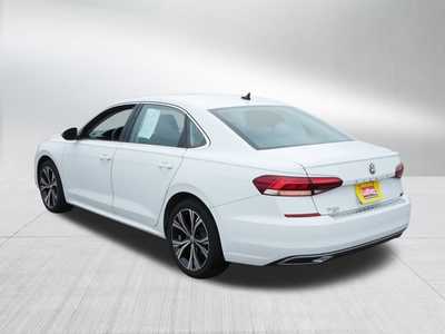 2021 Volkswagen Passat, $17998. Photo 5