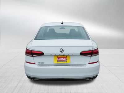 2021 Volkswagen Passat, $17998. Photo 6