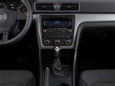 2013 Volkswagen Passat, $7998. Photo 10