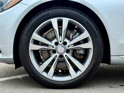 2016 Mercedes-Benz C-Class, $15000. Photo 3
