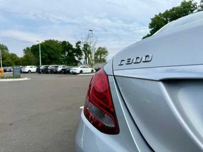2016 Mercedes-Benz C-Class, $15000. Photo 5