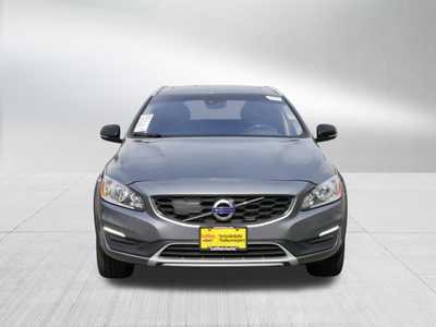 2018 Volvo V60 Cross Country, $20998. Photo 2
