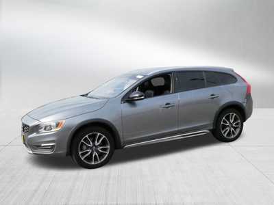 2018 Volvo V60 Cross Country, $20998. Photo 3