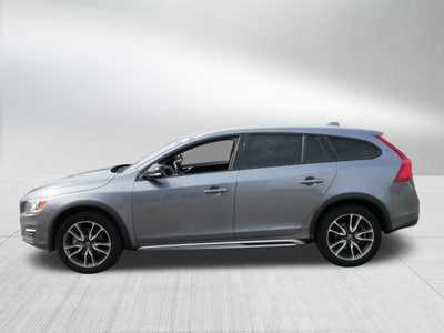 2018 Volvo V60 Cross Country, $20998. Photo 4