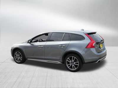 2018 Volvo V60 Cross Country, $20998. Photo 5