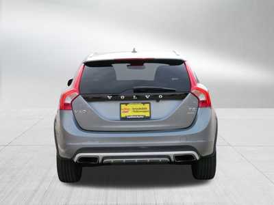 2018 Volvo V60 Cross Country, $20998. Photo 6