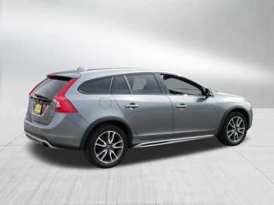 2018 Volvo V60 Cross Country, $20998. Photo 7
